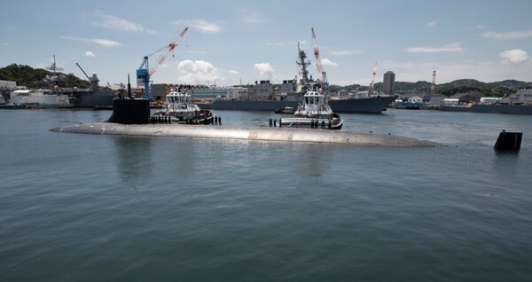 The Seawolf-class fast-attack submarine USS Connecticut (SSN 22) arrives at Fleet Activities Yokosuka for a scheduled port visit.