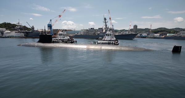 The Seawolf-class fast-attack submarine USS Connecticut (SSN 22) arrives at Fleet Activities Yokosuka for a scheduled port visit.