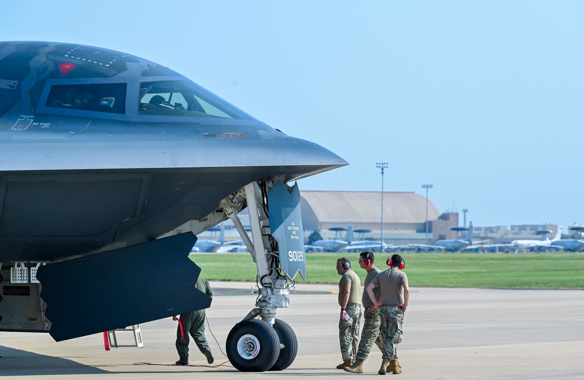 B-2 and maintainers on ramp
