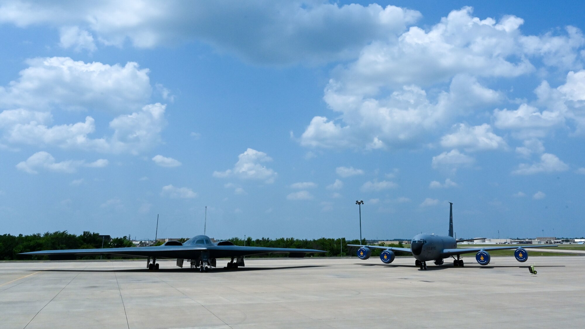 A B-2 and a KC-135