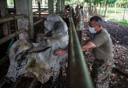 JTF-B medical members provide care to locals in Atlántida, Honduras