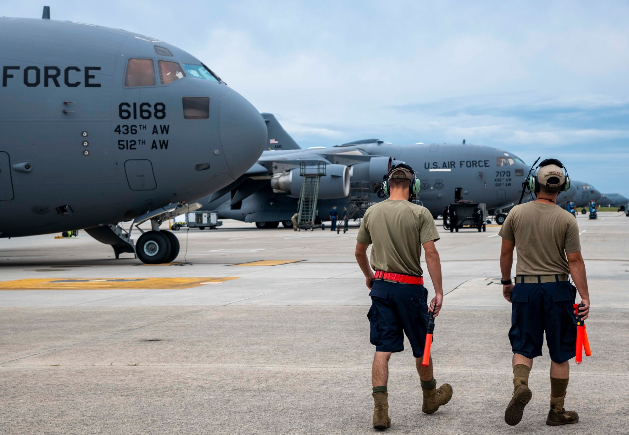 Airmen from the 736th Aircraft Maintenance Squadron prepare a C-17 Globemaster III for take off at Dover Air Force Base, Delaware, Aug. 4, 2021. According to the modifications of Air Force Instruction 36-2903, maintenance commanders can now authorize Airmen to wear dark blue shorts in place of the Operational Camouflage Pattern trousers when temperatures are expected to meet or exceed 80 degrees Fahrenheit. (U.S. Air Force photo by Senior Airman Stephani Barge)