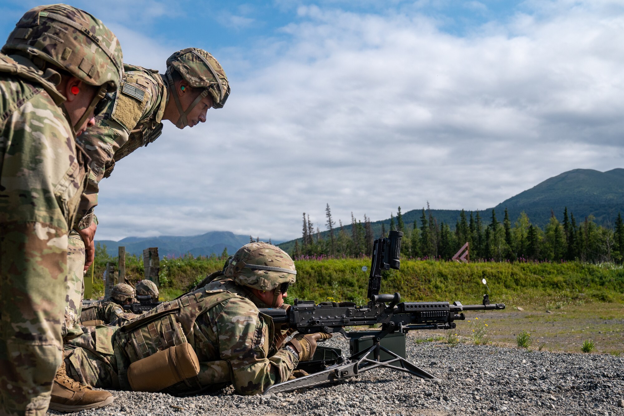 Paratroopers assigned to the 6th Brigade Engineer Battalion (Airborne), 4th Infantry Brigade Combat Team (Airborne), 25th Infantry Division, U.S. Army Alaska, fire M240B machine guns while conducting live-fire training.