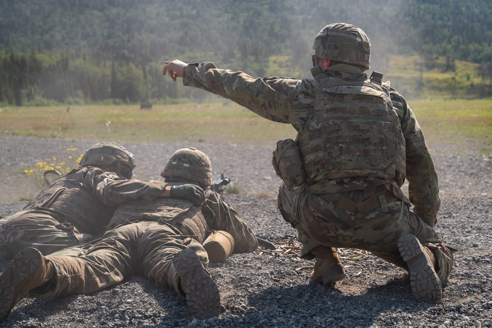 Paratroopers assigned to the 6th Brigade Engineer Battalion (Airborne), 4th Infantry Brigade Combat Team (Airborne), 25th Infantry Division, U.S. Army Alaska, fires an M240B machine gun while conducting live-fire training.