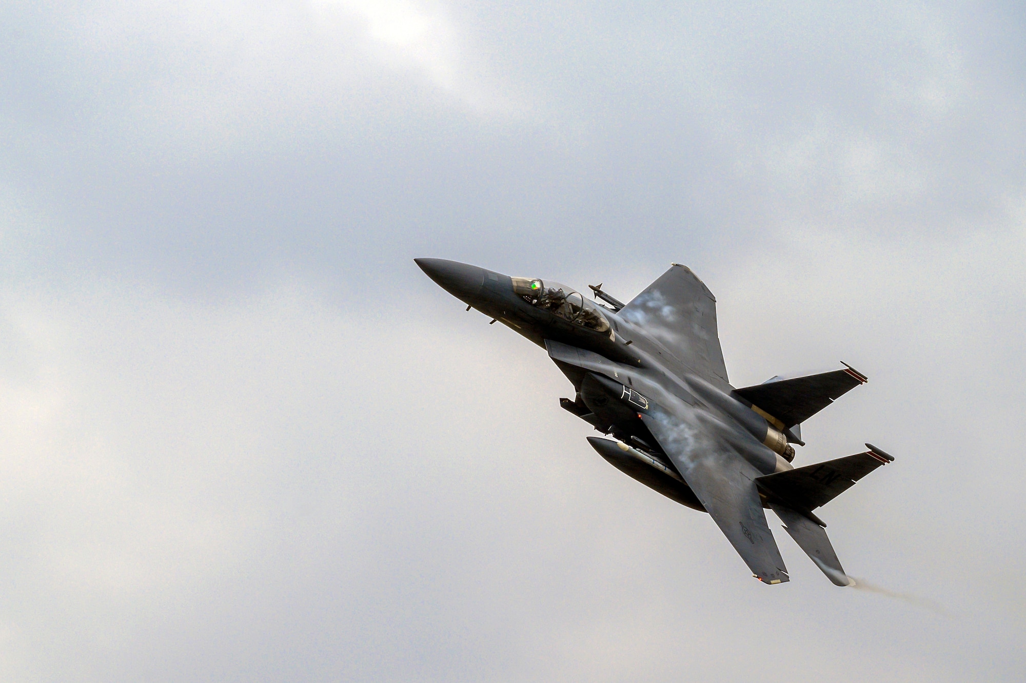 F-15E landing maneuvers