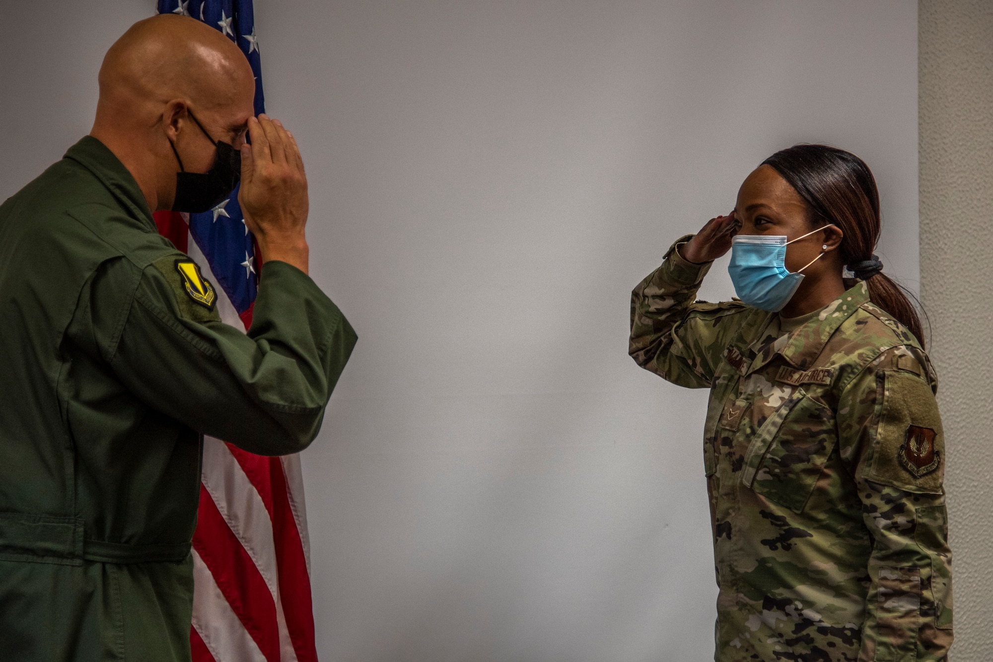 Air Force General returns salute to airman