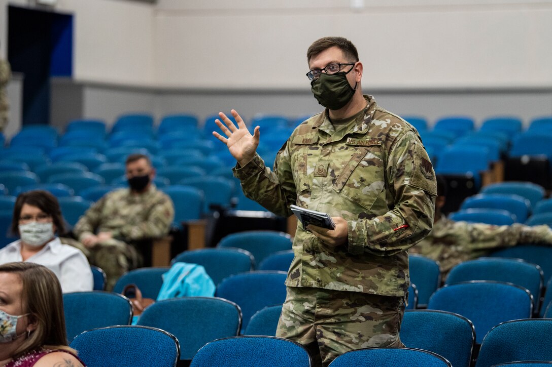 An Airman asks question.