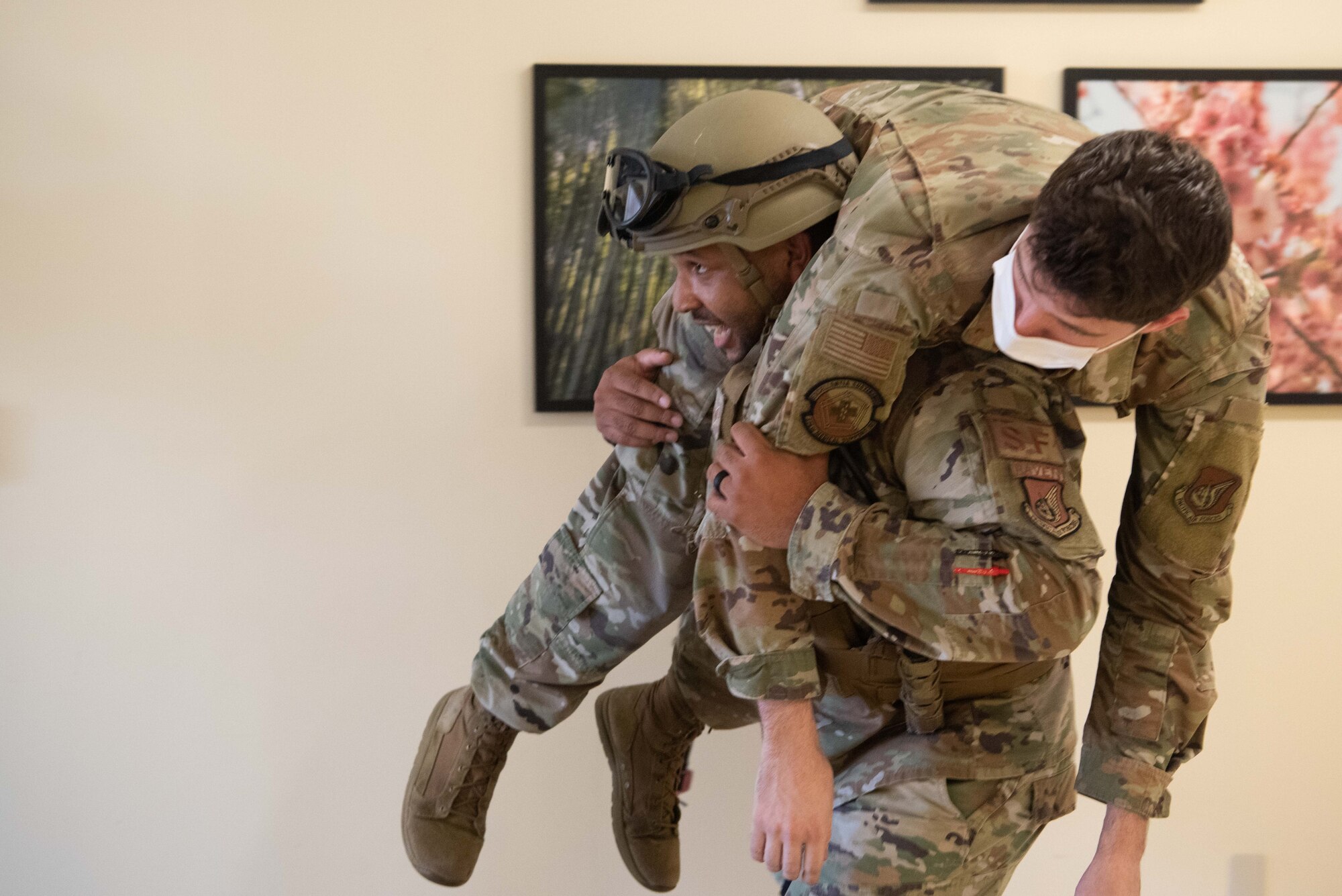 Security Forces members carries an injured person on the shoulders.