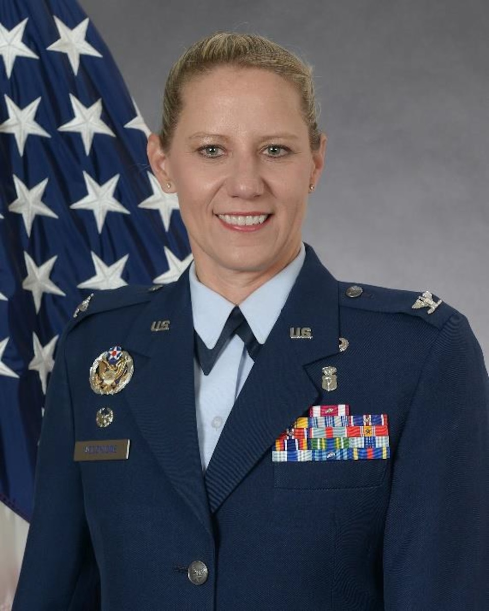 Official photo of Colonel Jennifer T. Vecchione