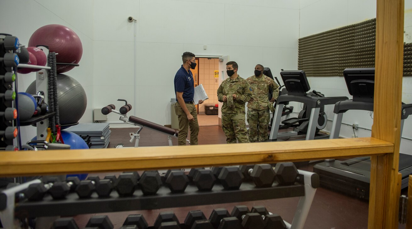 21st MSG commander tours the Peterson Fitness Center