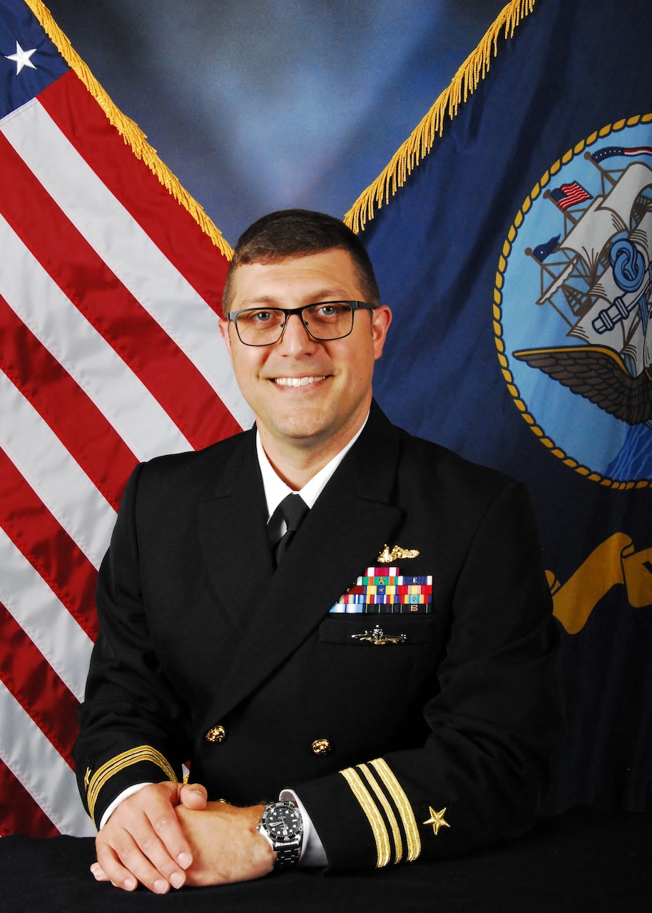 Lieutenant Commander Matthew Campbell > Naval Education and Training ...