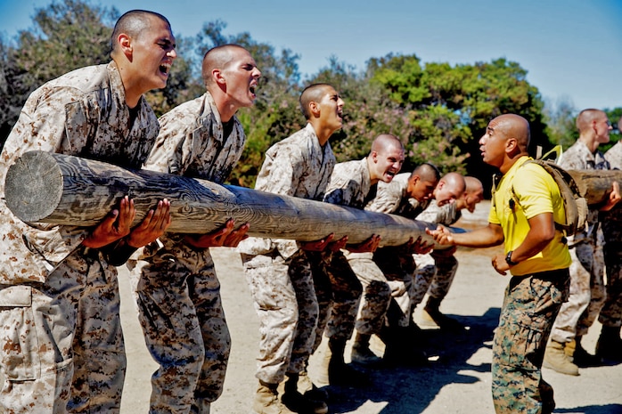 U.S. Marine Corps Sgt. Omar Bardalesramos, a drill instructor with Hotel Company, 2nd Recruit Training Battalion, Recruit Training Regiment, commands recruits to curl a log during log drills at Marine Corps Recruit Depot, San Diego, Aug. 2, 2021.