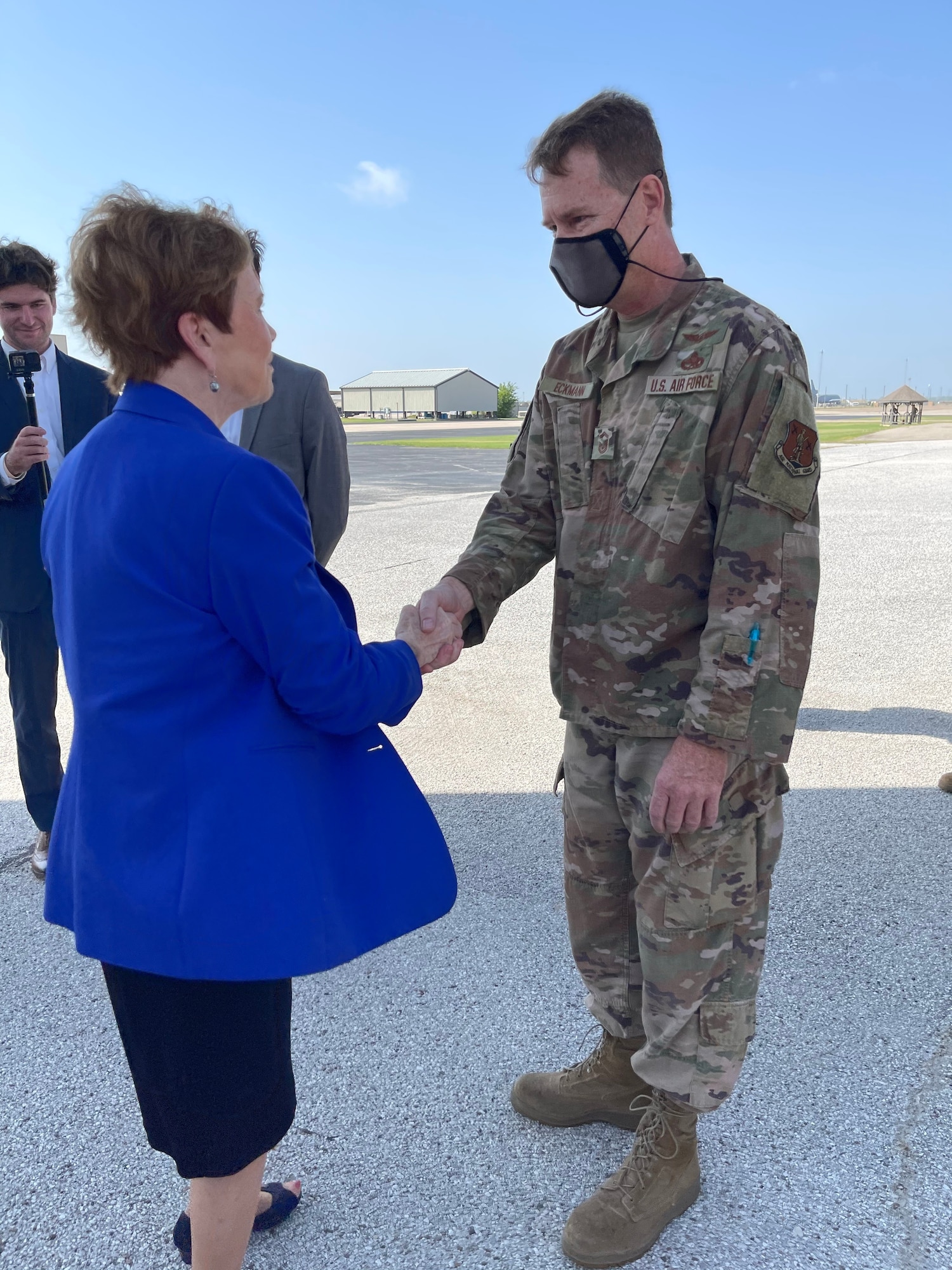 Congresswoman Granger thanks a Citizen Airman for his service.