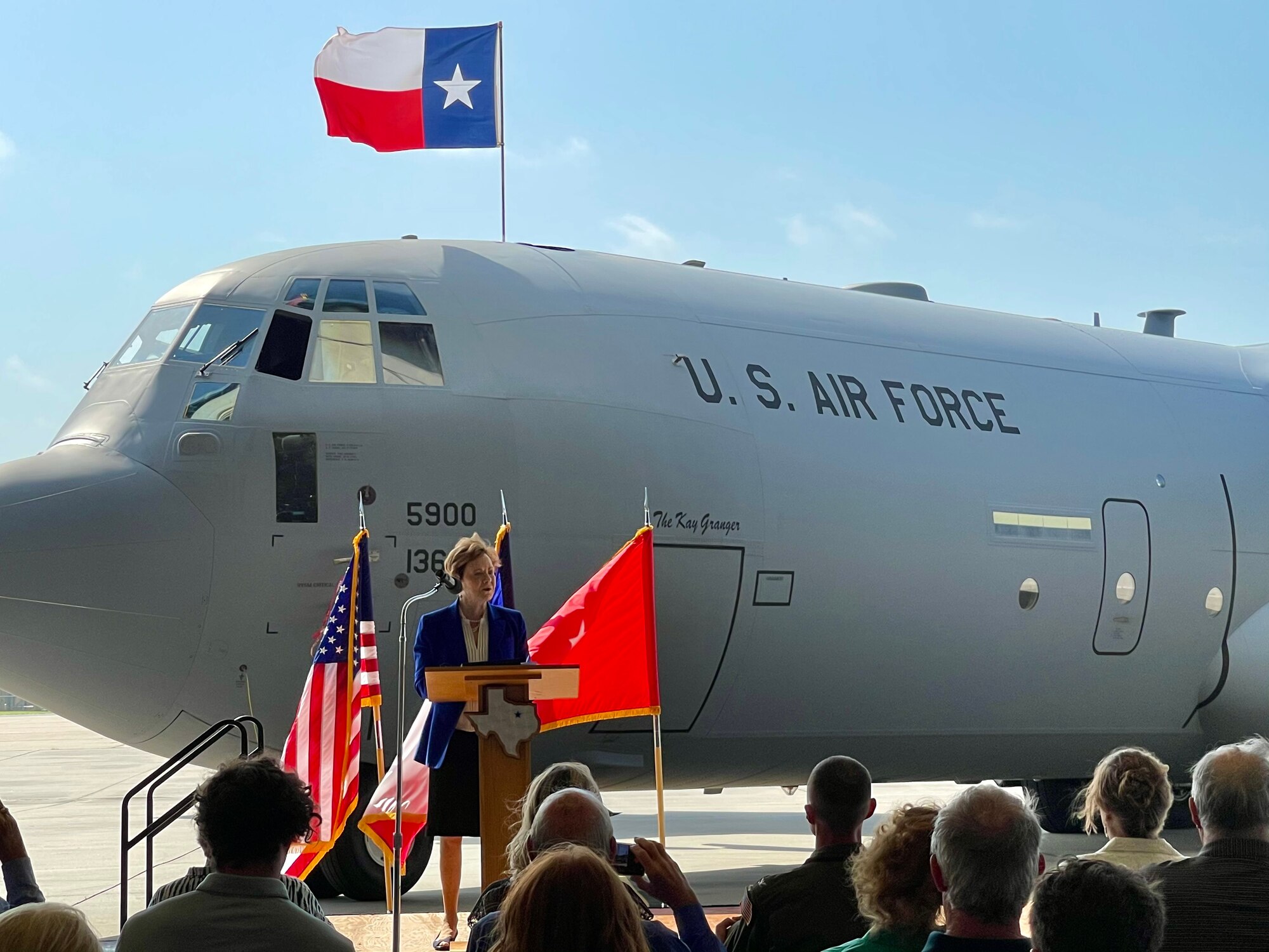 Congresswoman Granger speaks to military audience.