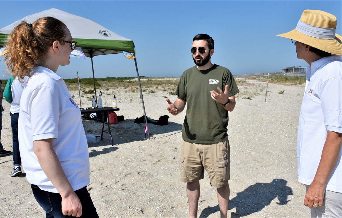 Dr. Brian McFall, a research civil engineer with the U.S. Army Engineer Research and Development Center’s Coastal and Hydraulics Laboratory, discusses the SandSnap initiative with U.S. Army Corps of Engineers (USACE) New York District employees.