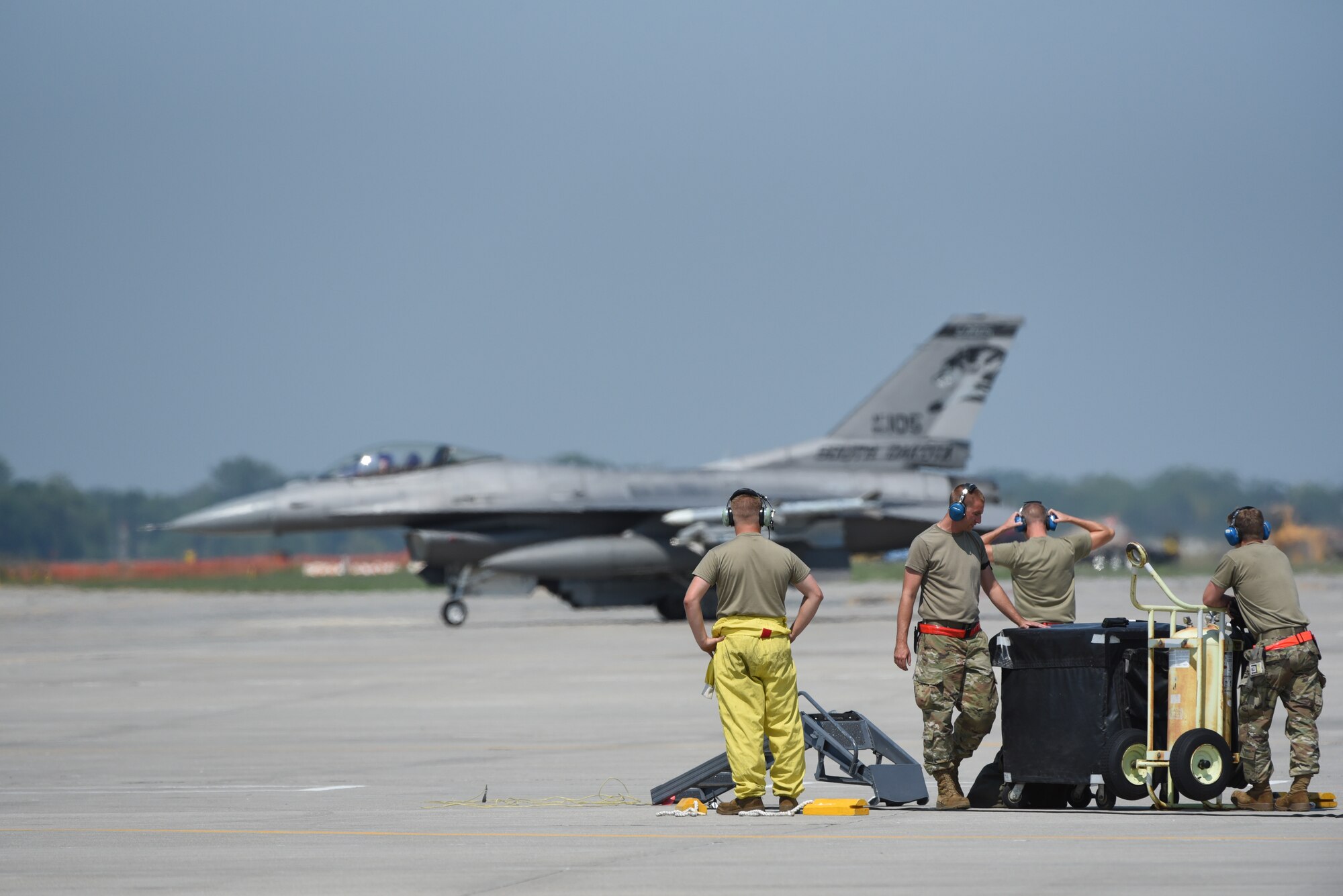 South Dakota F-16 jets