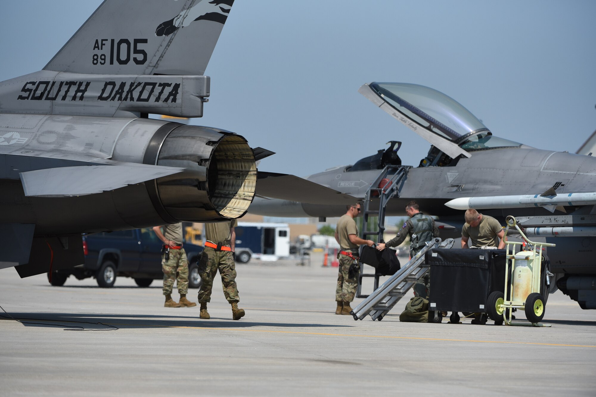 South Dakota F-16 jets