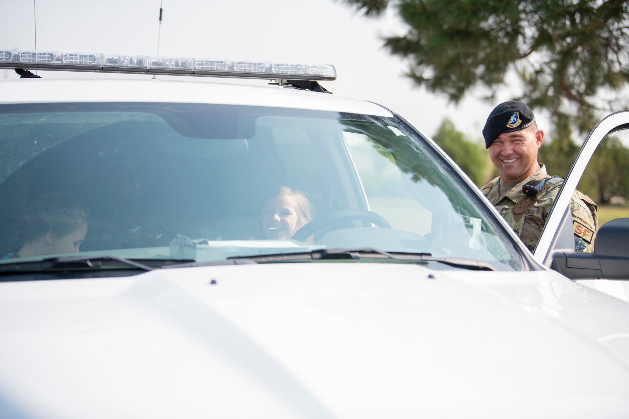 Men and girls with police car.