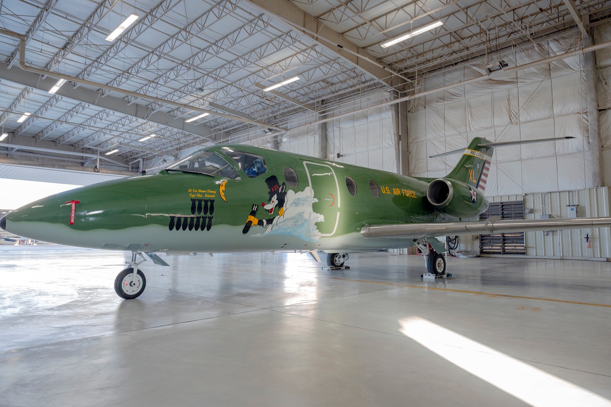 The new heritage tail of the 86th Flying Training Squadron sits after being unveiled on August 13, 2021 at Laughlin Air Force Base, Texas. The paint scheme of the aircraft reaches back to the Douglas B-18 “Bolo” of World War II and honors the Airmen who served aboard, the nose of the aircraft is also inscribed with Capt. Glen Edward’s name in memory of his service to the U.S. Air Force. (U.S. Air Force Photo by Senior Airman Nicholas Larsen)