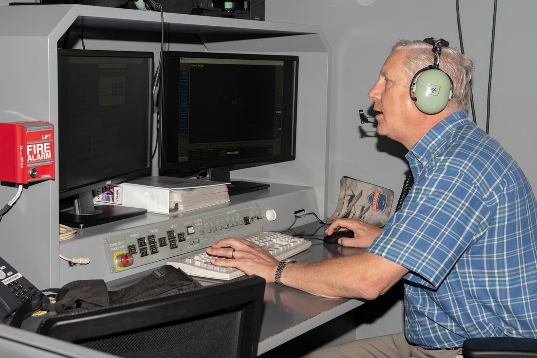 Over the past decade, anyone with a computer and a copy of flight simulator software has had the experience of flying over the virtual skies.


The United States Air Force takes this concept to a whole new level and the simulators they use to train student pilots at Laughlin Air Force Base dwarf the at-home versions. These monstrous contraptions even mirror the layout of the aircraft down to the smallest detail.