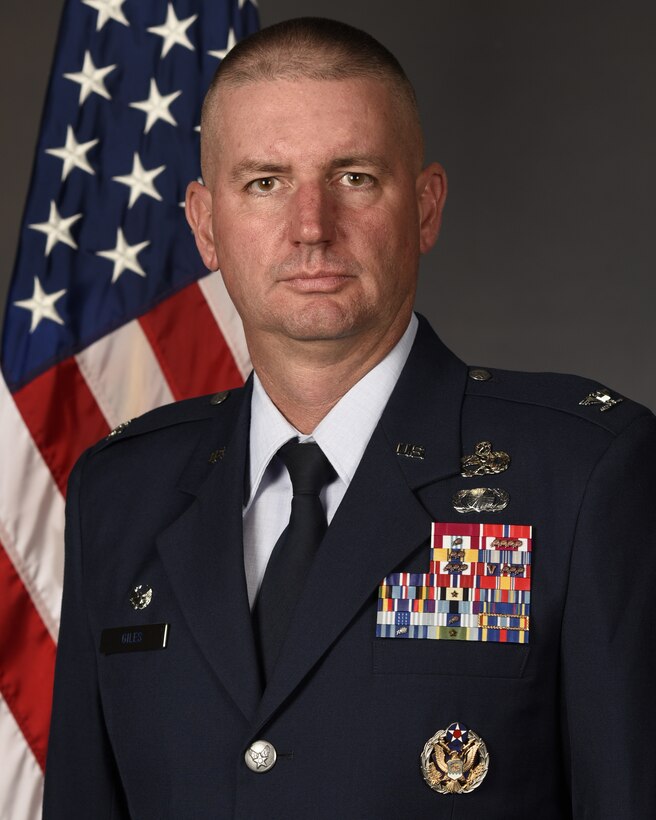 Bio photo for Col. Craig M. Giles.