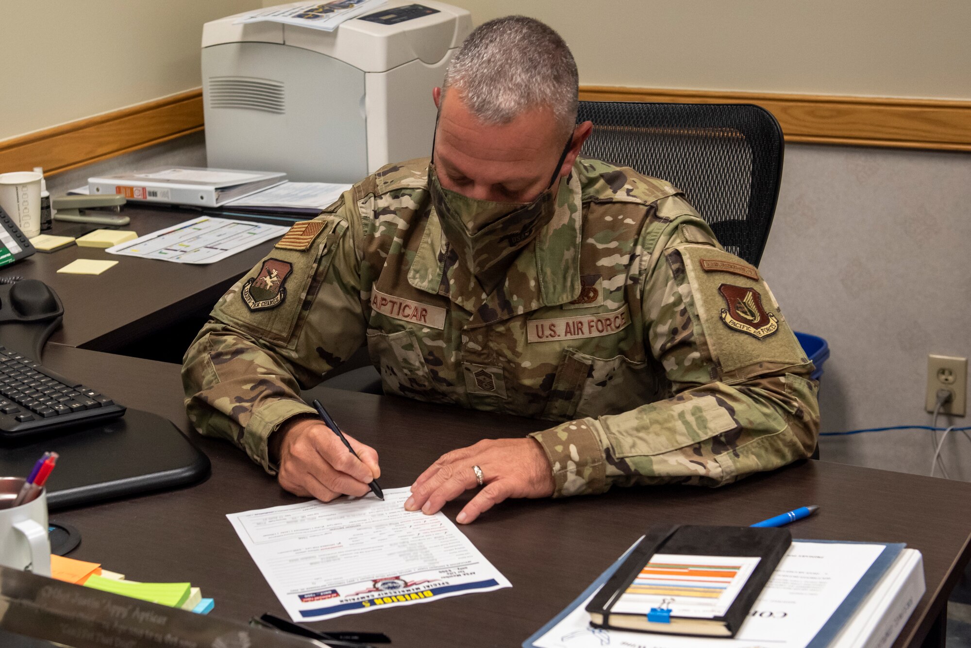 Chief Master Sgt. Justin Apticar,51st Fighter Wing command chief, signed up for a lifetime membership with the Air Force Sergeants Association at Osan Air Base, Republic of Korea, August 17, 2021.