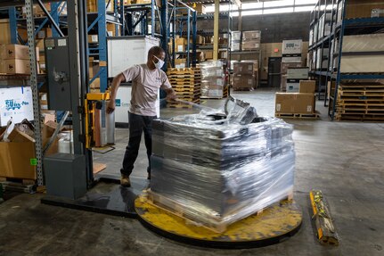 Photo of Kenny Williams securing pallet