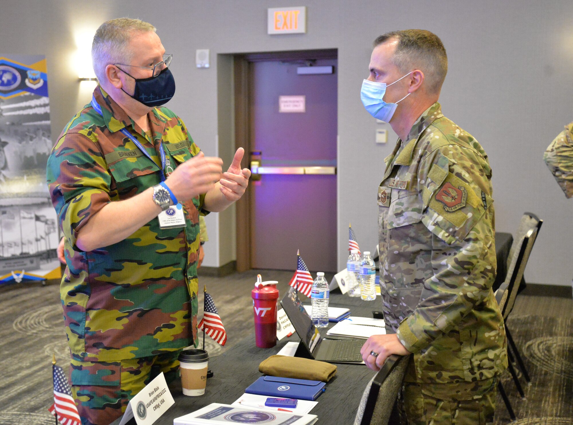 Two SELIS attendees talk.