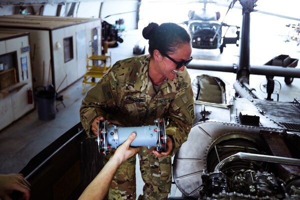 82nd CAB Soldiers provide phased maintenance support in Kuwait > 1st ...