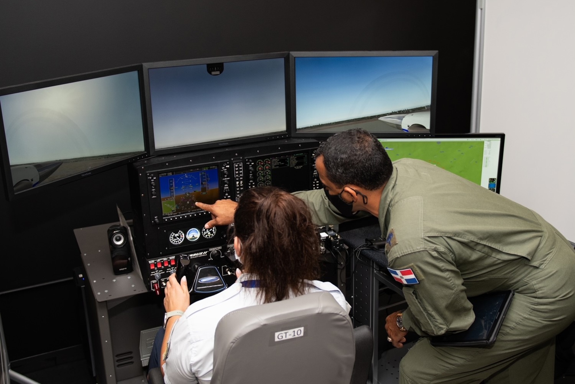 2 SELIS attendees operator a simulator