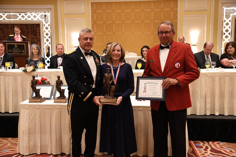 Ms. Susan Sheehan, president and COO, Huntsman Cancer Foundation, receives the Bronze Minuteman award