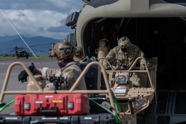 U.S. Air Force Special Tactics operators load tactical vehicles onto a U.S. Army CH-47 Chinook helicopter at Soto Cano Air Base, Honduras, Nov. 23, 2020, while prepping for a landing zone assessment and survey mission.