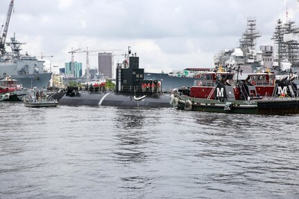 Following completion of its conversion work at Norfolk Naval Shipyard (NNSY), the future moored training ship USS San Francisco (SSN 711) was towed down to Charleston, South Carolina Aug. 16.  
San Francisco will serve as a modern training platform for Sailors at the Nuclear Power Training Unit (NPTU)—Charleston.