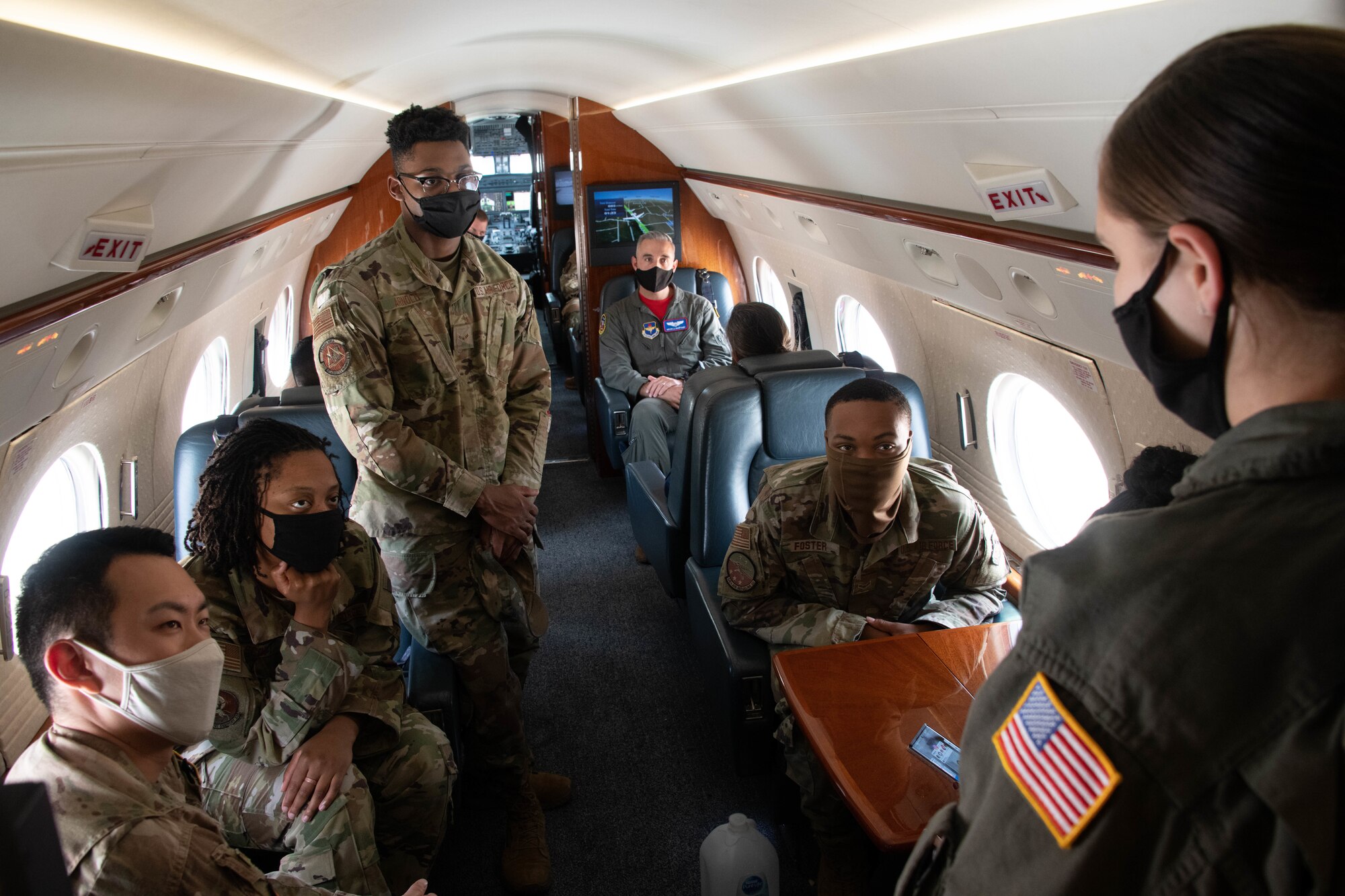 Airmen‌ ‌from‌ ‌the‌ ‌97th‌ ‌Air‌ ‌Mobility‌ ‌Wing‌ ‌listen‌ ‌to‌ ‌Tech.‌ ‌Sgt.‌ ‌Julie‌ ‌Horvath,‌ ‌99th‌ ‌Airlift‌ ‌Squadron‌ ‌special‌ ‌air‌ ‌missions‌ ‌flight‌ ‌attendant,‌ ‌talk‌ ‌about‌ ‌her‌ ‌experience‌ ‌with‌ ‌the‌ ‌89th‌ ‌Airlift‌ ‌
Wing‌ ‌(AW)‌ ‌and‌ ‌the‌ ‌opportunities‌ ‌available‌ ‌to‌ ‌Airmen‌ ‌on‌ ‌Altus‌ ‌Air‌ ‌Force‌ ‌Base,‌ ‌Oklahoma,‌ ‌Aug.‌ ‌13,‌ ‌2021.‌ ‌Listeners‌ ‌were‌ ‌able‌ ‌to‌ ‌ask‌ ‌Airmen‌ ‌from‌ ‌the‌ ‌89th‌ ‌AW‌ ‌while‌ questions ‌they‌ ‌toured‌ ‌the‌ ‌C-37B‌ ‌from‌ ‌Joint‌ ‌Base‌ ‌Andrews,‌ ‌Maryland.‌ ‌(U.S.‌ ‌Air‌ ‌Force‌ ‌photo‌ ‌by‌ ‌Airman‌ ‌1st‌ ‌Class‌ ‌Trenton‌ ‌Jancze)‌