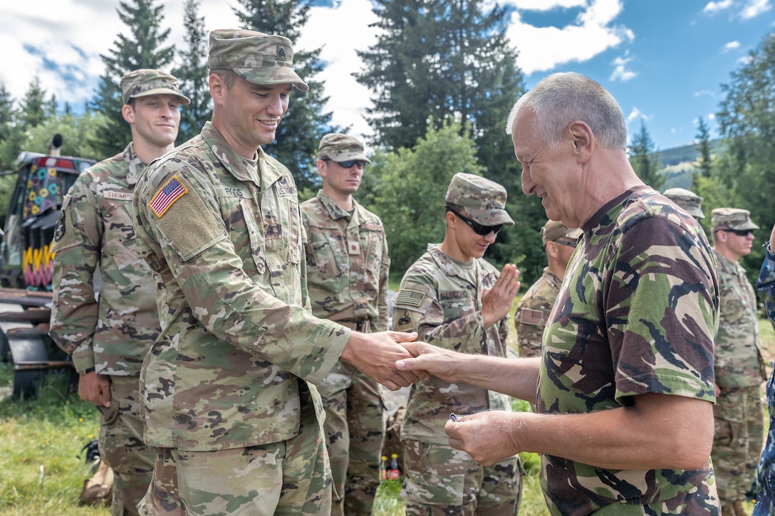 American and Romanian reserve service members participate in an orienteering training event