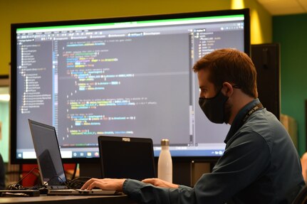 IMAGE: Nathan Helmly, NSWCDD Computer Scientist, builds an algorithm with his team at the NSWCDD Innovation Lab’s wargaming hackathon on Aug. 11.