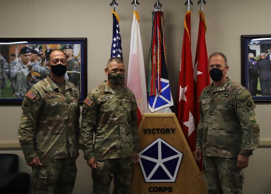 Sgt. Maj. of the Army Michael Grinston meets with V Corps Commanding General Lt. Gen. John Kolasheski and V Corps’ Command Sgt. Maj. Billy Webb during a visit to V Corps, Aug. 17. During his visit, Grinston met with V Corps leadership to discuss V Corps, team building, and the future of the Army.
