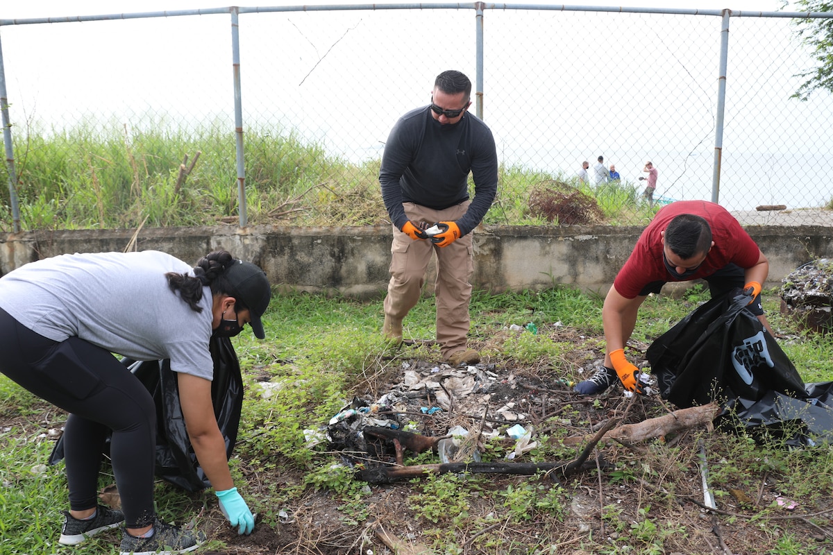 Air advisors lend hand to local Panamanian community