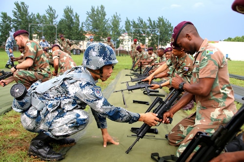 Chinese Marines training South African troops
