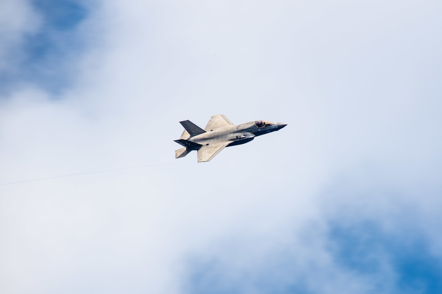 An F-35B Lightning II fighter aircraft from the 31st Marine Expeditionary Unit (MEU), forward-deployed on the amphibious assault ship USS America (LHA 6), performs a “show of force” maneuver during a fire support coordination exercise. America, flagship of the America Expeditionary Strike Group, along with the 31st MEU, is operating in the U.S. 7th Fleet area of responsibility to enhance interoperability with allies and partners and serve as a ready response force to defend peace and stability in the Indo-Pacific region.