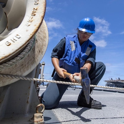 Fueling At Sea between USS Charleston (LCS 18) and USS America (LHA 6)