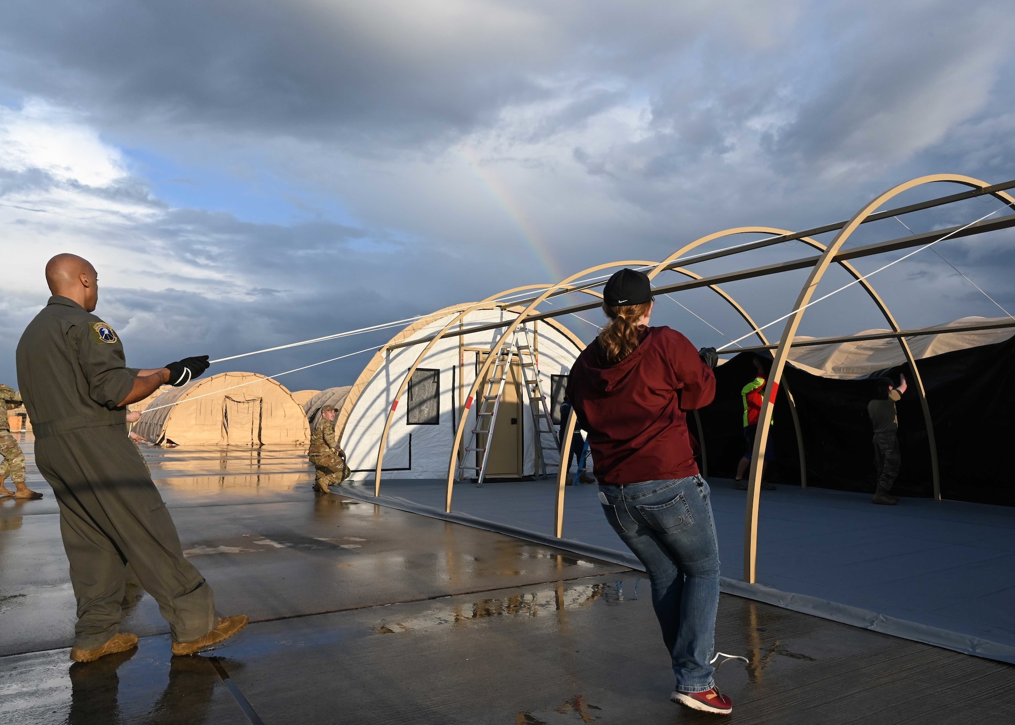 Airmen, volunteers, set up pod.