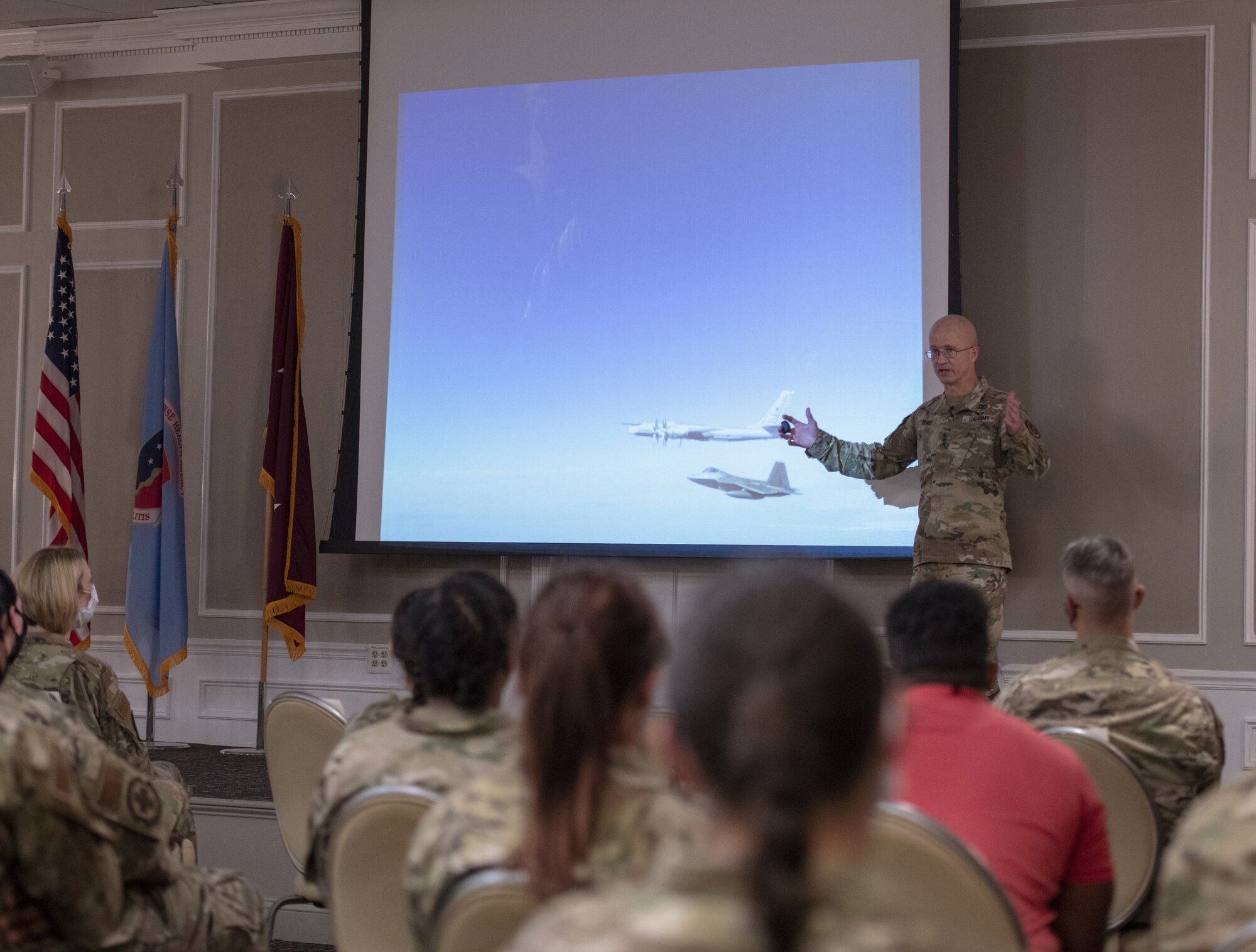Photo of Soldier speaking to Airmen.