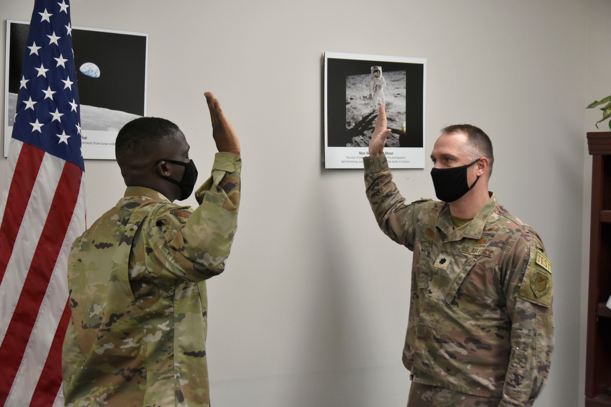 Lt. Col. Dayvid Prahl, chief of the Arnold Engineering Development Complex Space Test Branch, right, administers the oath of office to newly-promoted 1st Lt. Kodjovi Klikan during an Aug. 6, 2021, promotion ceremony at Arnold Air Force Base, Tenn. (U.S. Air Force photo by Bradley Hicks)