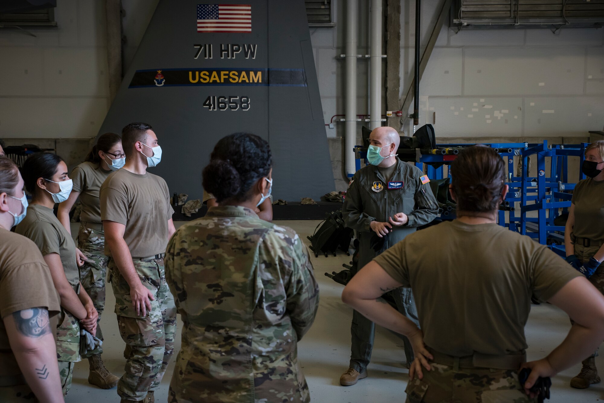 Tech. Sgt. Robert Van Aken, an instructor and medical technician with the U.S. Air Force School of Aerospace Medicine, speaks to trainees Aug. 12 from the 88th Medical Group at Wright-Patterson Medical Center. The training equipped these medics with proper skills to load and unload injured patients. (U.S. Air Force photo/Richard Eldridge)