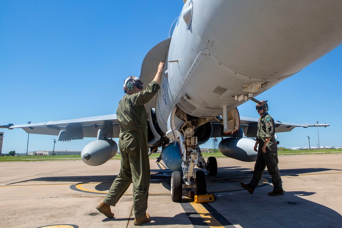 VMFA-112 Conduct Long-Range Hornet Strikes
