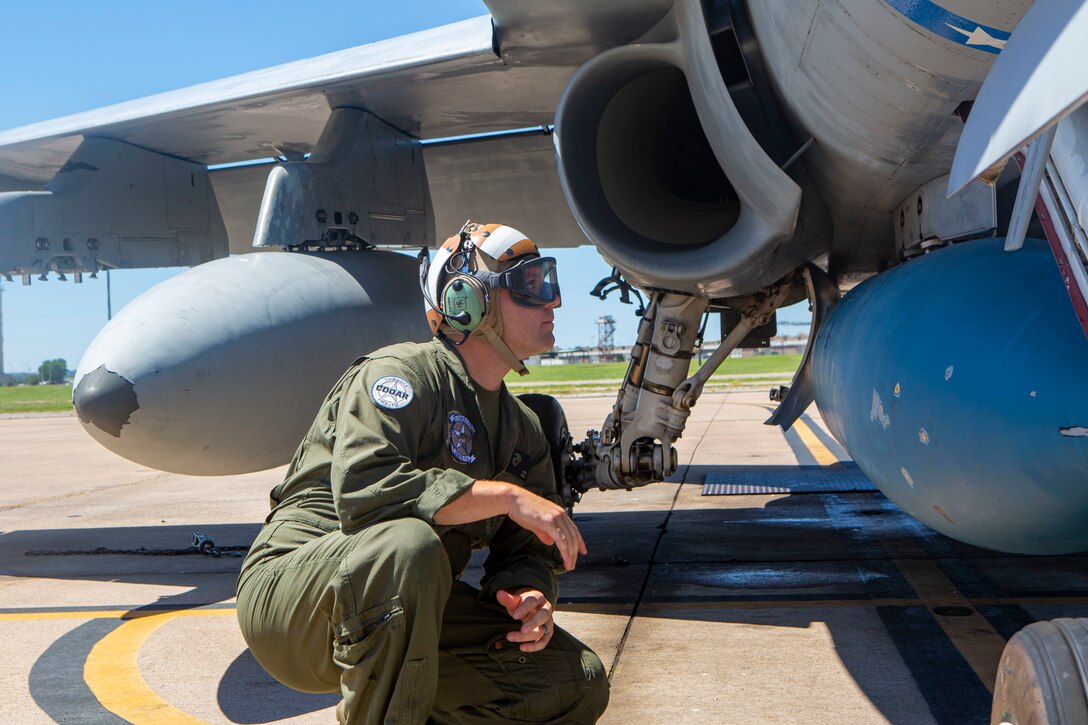 VMFA-112 Conduct Long-Range Hornet Strikes