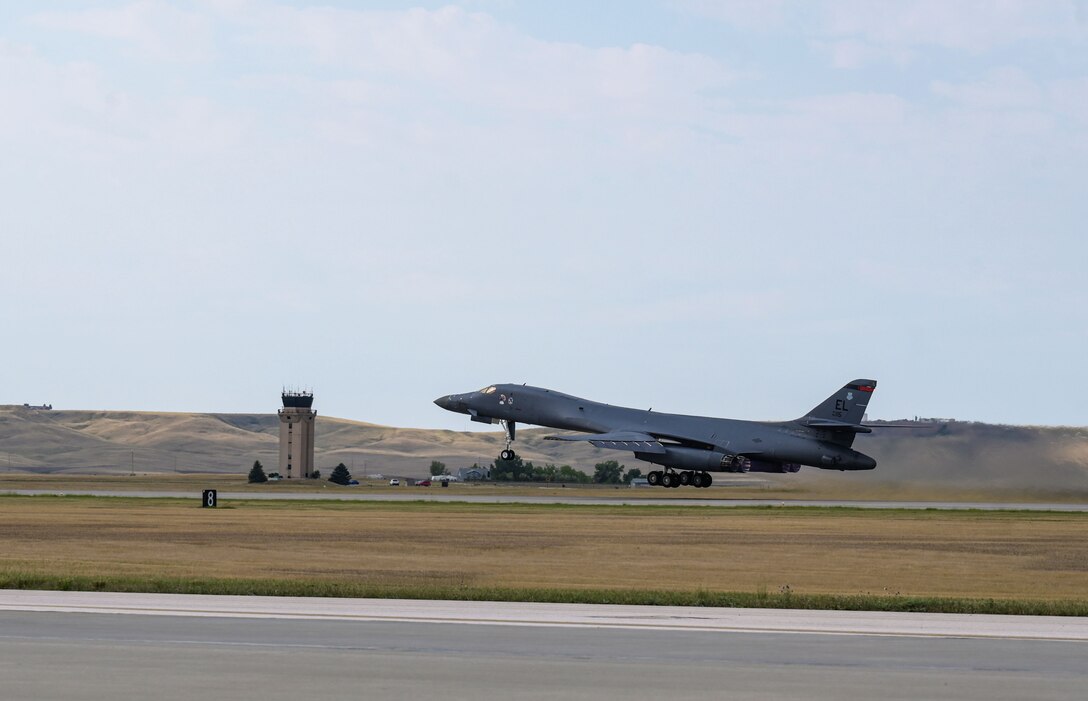 This B-1 took its last flight to the boneyard, where it will be retired after over 20 years of service.