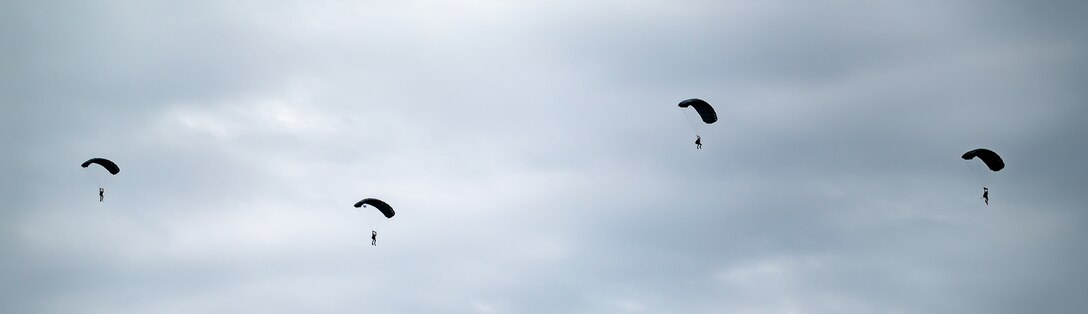 Photo of Airmen parachuting