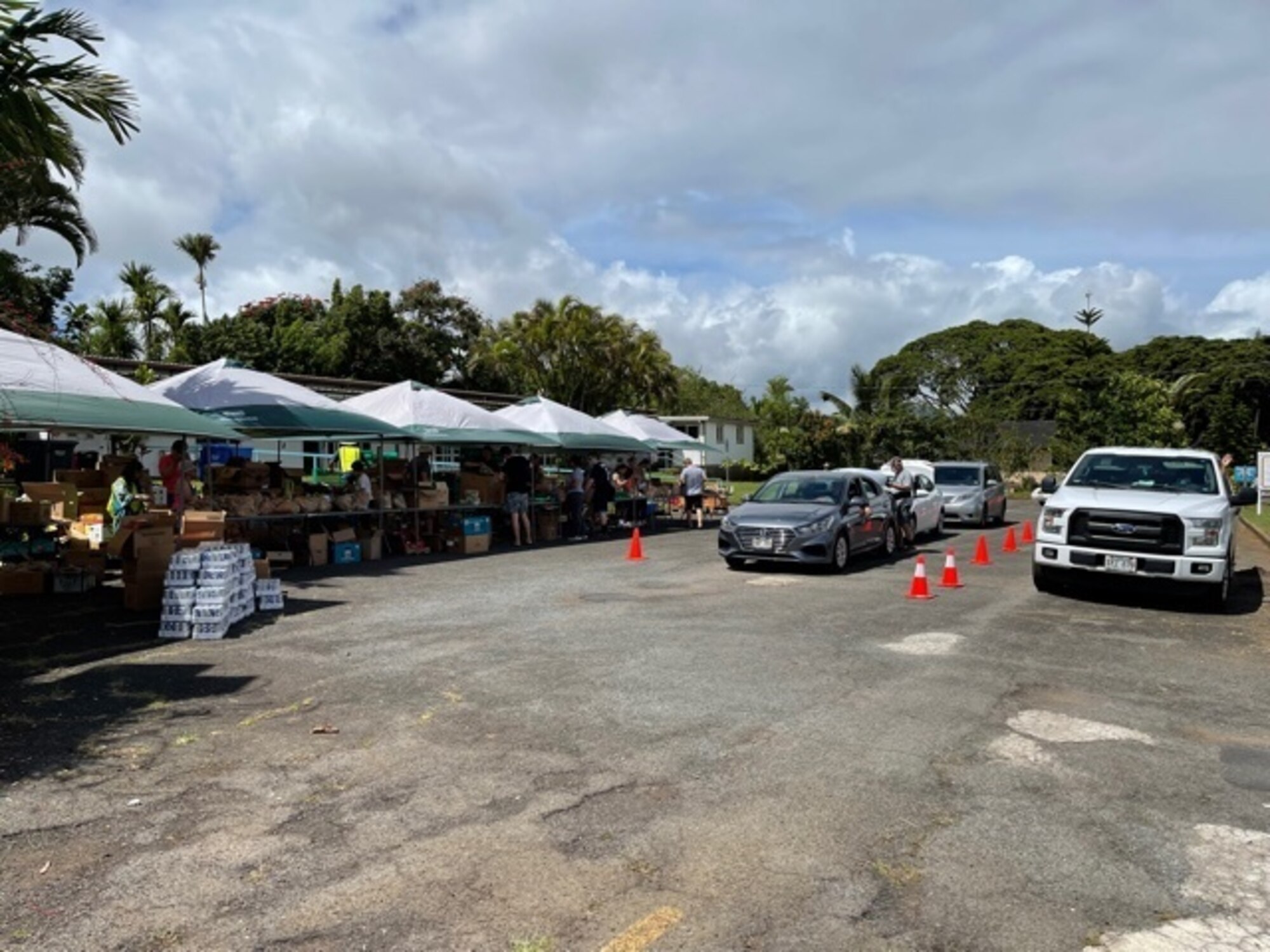 Airmen from Joint Base Pearl Harbor-Hickam, Hawaii, volunteer to distribute food to Oahu residents in Honolulu, Hawaii, August 11, 2021. Volunteers partnered with military members from around the island with a local charity to help distribute 124,000 pounds of food. (Courtesy photo)